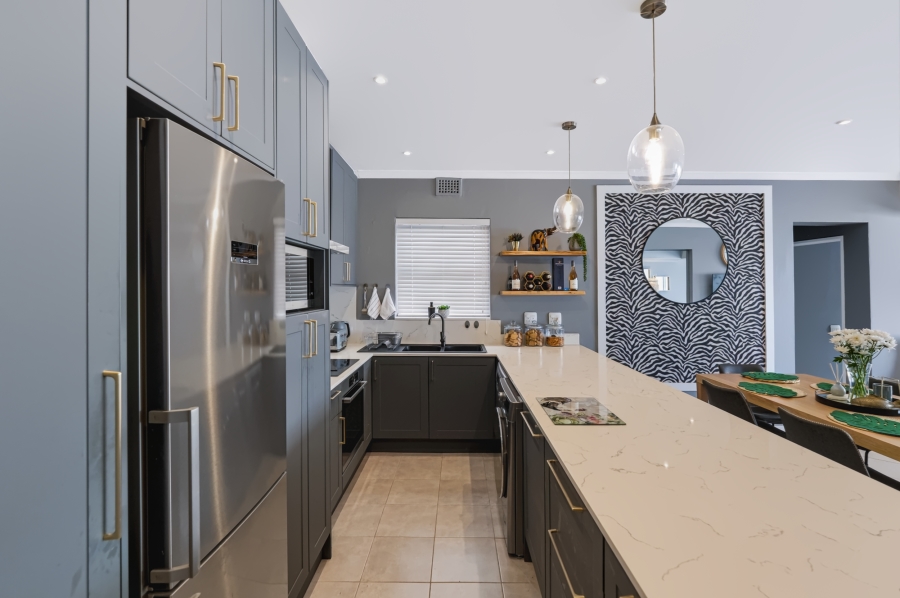 2 Bedroom Property for Sale in Sea Point Western Cape